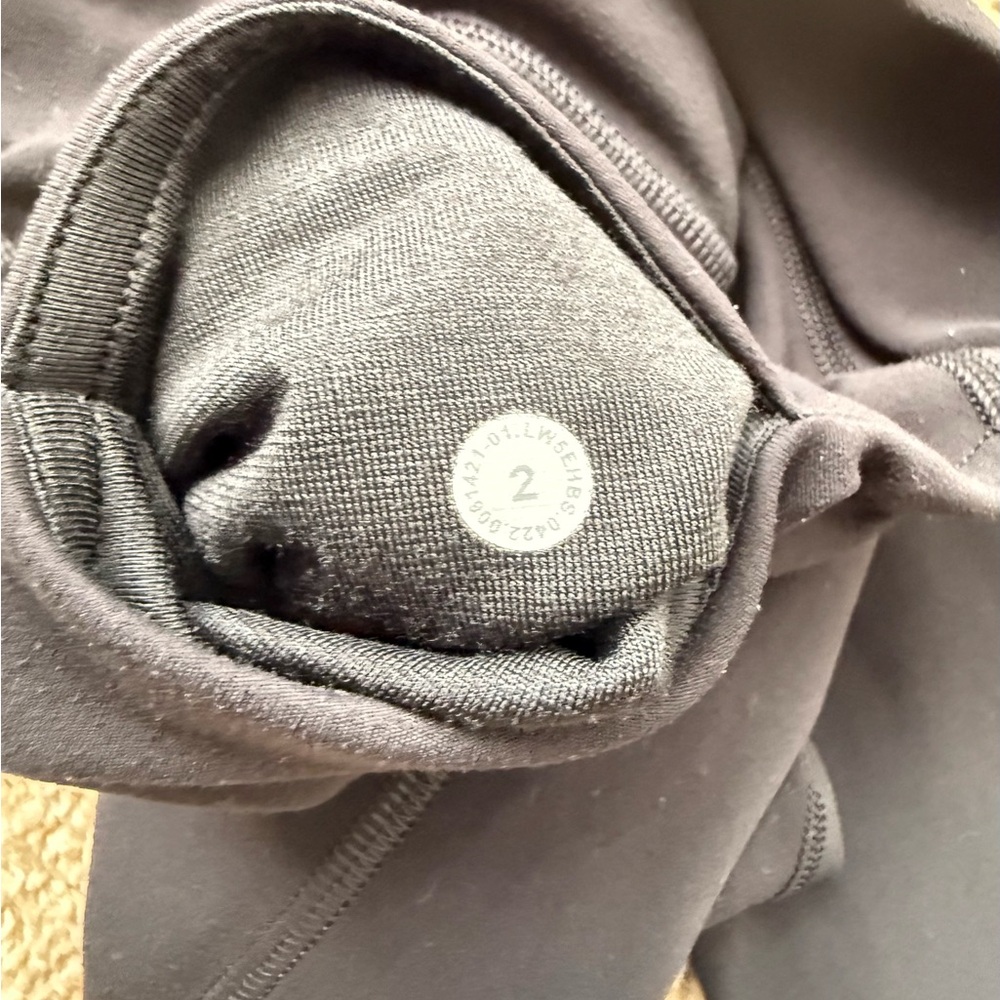 ✨100% AUTHENTIC LULULEMON ALIGN BLACK LEGGINGS SZ 2 GOOD/USED CONDITION!✨ - Picture 4 of 7